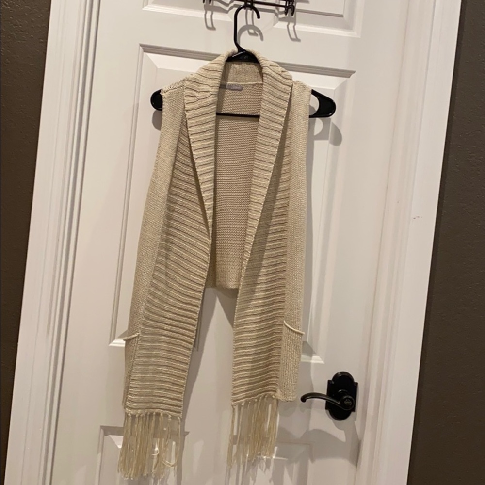 Knitted sleeveless sweater
